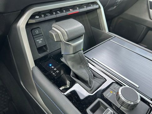 Used 2025 Toyota Tundra Platinum AWD/4WD image 28