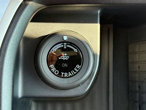 Used 2025 Ford Expedition Active AWD/4WD image 31