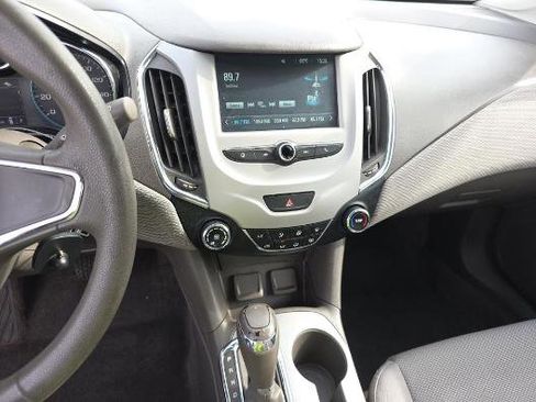 Used 2018 Chevrolet Cruze LS image 11