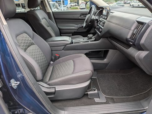 Used 2024 Nissan Pathfinder SV FWD image 37