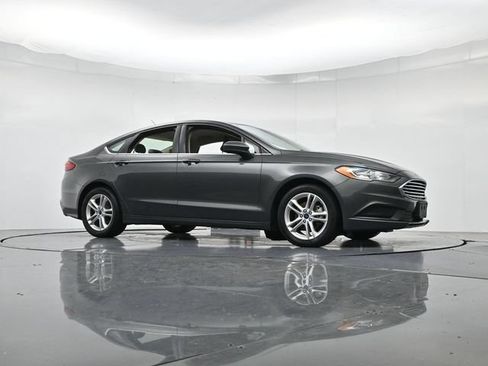 Used 2018 Ford Fusion SE FWD image 32