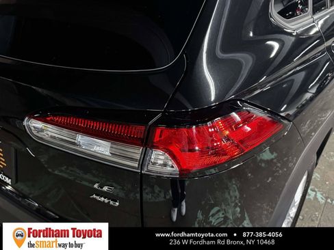 Used 2023 Toyota Corolla Cross LE w/ Moonroof Package AWD/4WD image 10