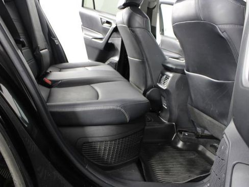 Used 2023 Toyota RAV4 XLE Premium image 22