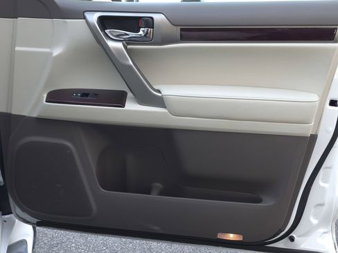 Used 2015 Lexus GX 460 image 51