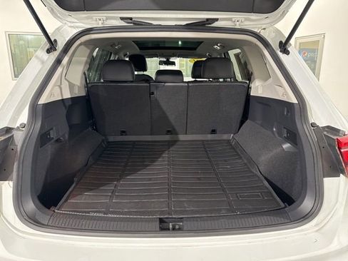 Used 2021 Volkswagen Tiguan SE w/ Panoramic Sunroof Package AWD/4WD image 11