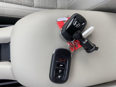 Used 2024 Honda HR-V LX image 39
