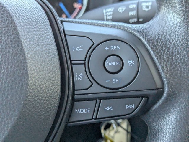 Used 2025 Toyota RAV4 LE AWD/4WD image 25