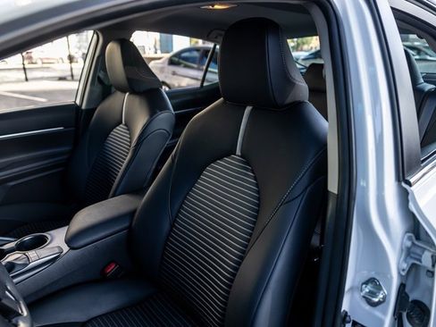 Used 2024 Toyota Camry SE image 5