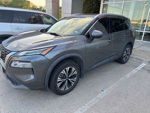 Used 2021 Nissan Rogue SV w/ Premium Package FWD image 1