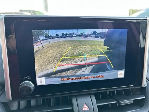 Used 2025 Toyota RAV4 XLE AWD/4WD image 12
