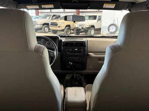 Used 2005 Jeep Wrangler Unlimited Rubicon image 11