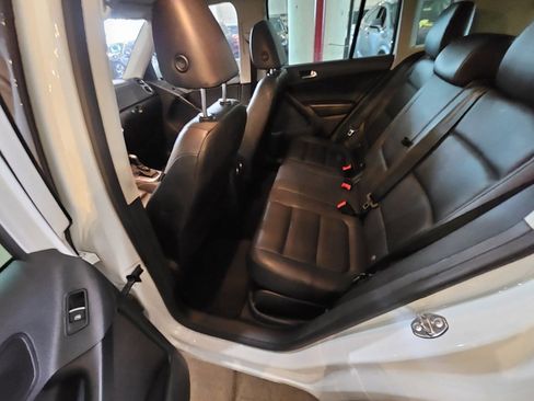 Used 2016 Volkswagen Tiguan SE image 14