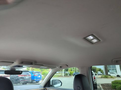 Used 2024 Volkswagen Atlas SE FWD image 31
