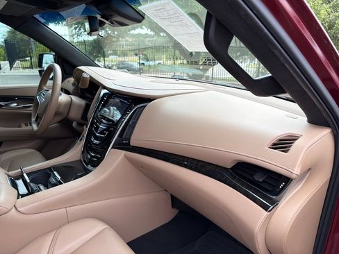 Used 2019 Cadillac Escalade Platinum AWD/4WD image 39