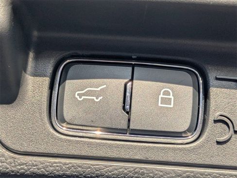 Used 2025 Ford Explorer Active w/ Active Comfort Package image 13