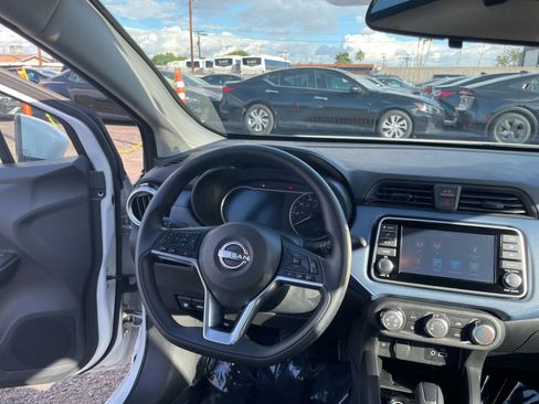 Used 2025 Nissan Versa SV image 33