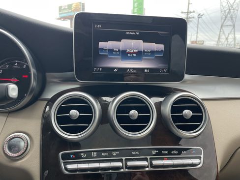 Used 2018 Mercedes-Benz GLC 300 GLC 300 4MATIC SUV AWD w/ Premium Package image 9