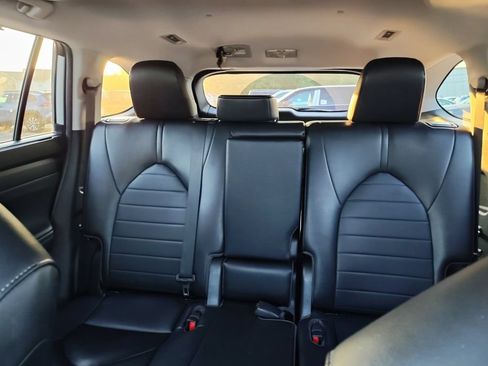 Used 2023 Toyota Highlander XLE FWD image 10