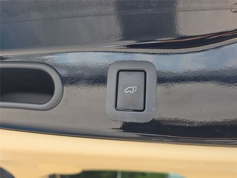 Used 2016 Toyota Highlander Limited FWD image 34