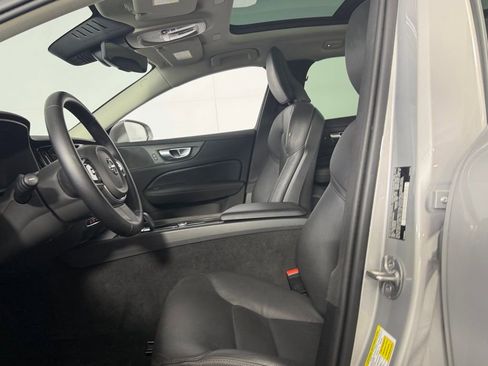 Used 2025 Volvo V60 B5 Cross Country Plus image 20