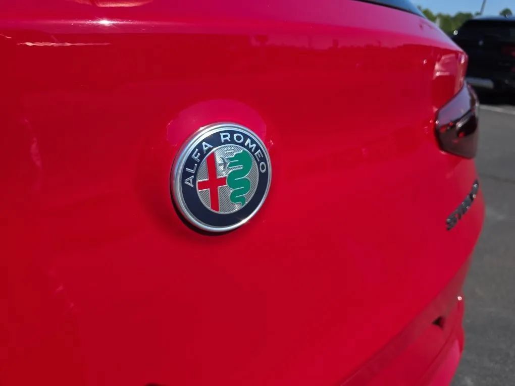 Used 2020 Alfa Romeo Stelvio Sport w/ Quick Order Package 22K Sport RWD image 9