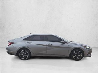 Used 2022 Hyundai Elantra SEL w/ Convenience + Premium Package FWD video 2