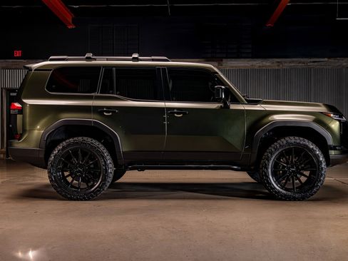 Used 2025 Lexus GX 550 image 11