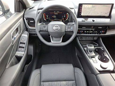 New 2025 Nissan Rogue Platinum w/ Tech Package image 2