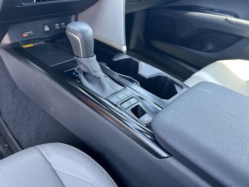 Used 2025 Toyota Camry SE FWD image 18