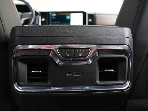 Used 2023 Chevrolet Silverado 1500 High Country image 35