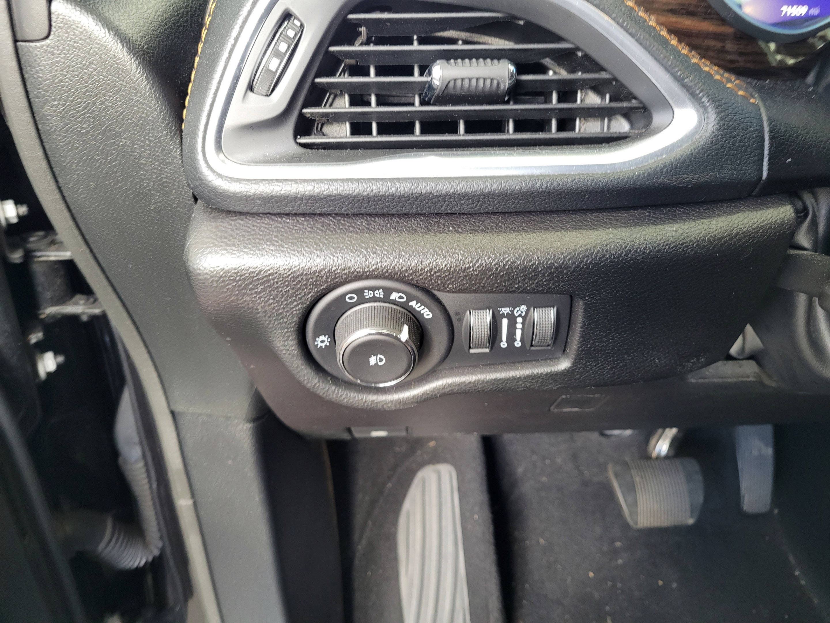 Used 2021 Chrysler Pacifica Pinnacle FWD image 27