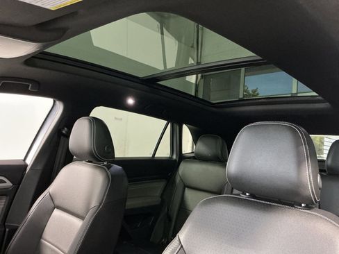 Used 2023 Volkswagen Atlas Cross Sport SEL R-Line AWD/4WD image 24