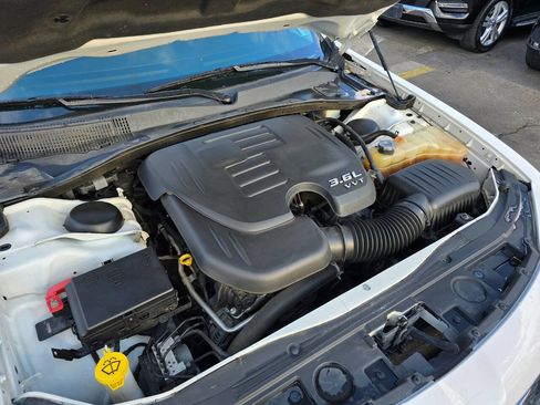 Used 2019 Chrysler 300 Touring w/ Sport Appearance Package image 31