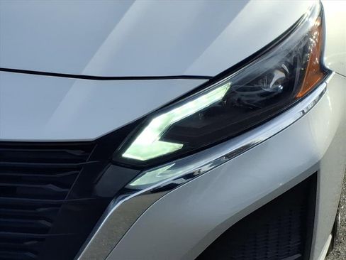 Used 2024 Nissan Altima 2.5 SV image 8