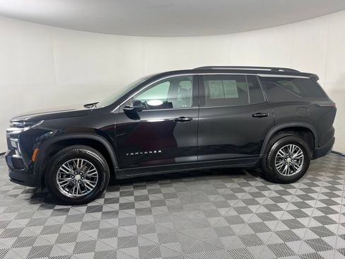 Used 2024 Chevrolet Traverse LT w/ Enhanced Driving Package FWD image 2