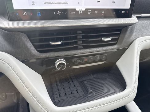 Used 2025 Ford Explorer Platinum w/ LUX Leather Package image 30