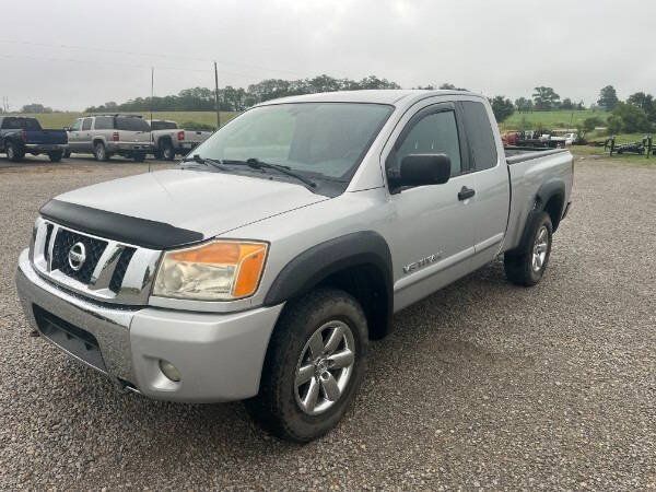 Used 2010 Nissan Titan SE w/ SE Value Truck Pkg AWD/4WD image 3