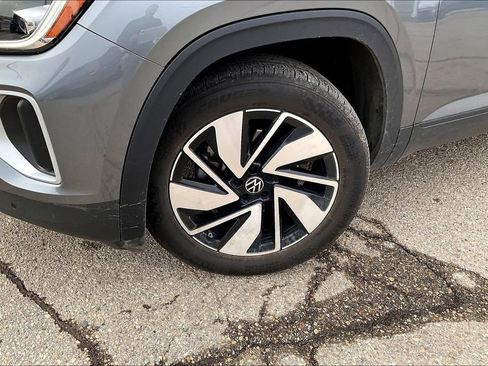 Used 2024 Volkswagen Atlas SE image 4