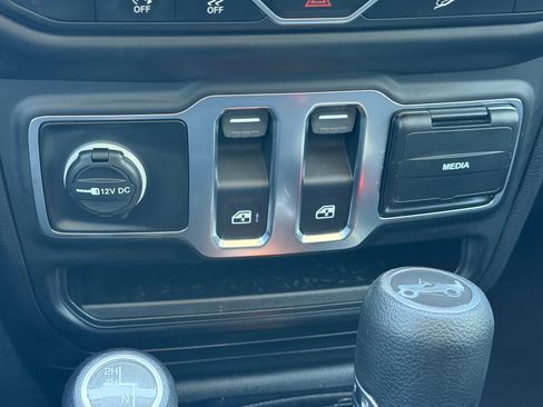 Used 2020 Jeep Wrangler Sport AWD/4WD image 23