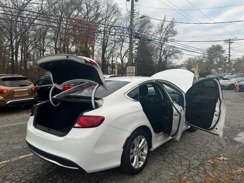 Used 2016 Chrysler 200 Limited image 10
