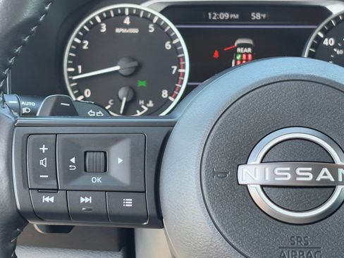 Used 2025 Nissan Pathfinder SV image 19