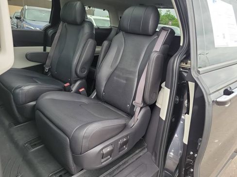 Used 2024 Kia Carnival SX Prestige FWD image 14