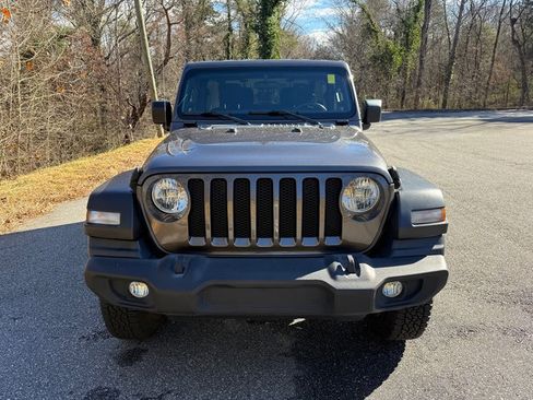 Used 2020 Jeep Wrangler Sport image 3