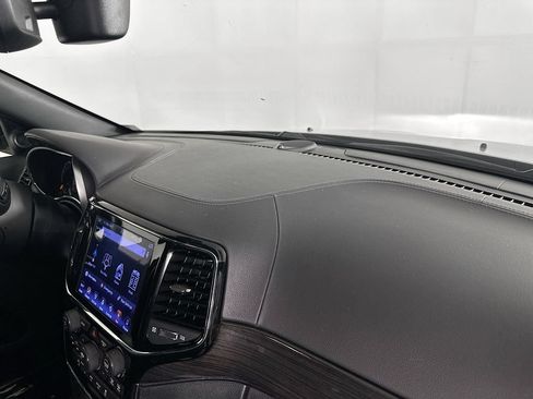 Certified 2019 Jeep Grand Cherokee Overland AWD/4WD image 37