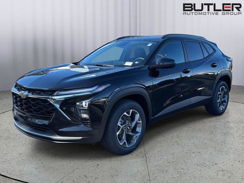 New 2026 Chevrolet Trax LT w/ Driver Confidence Package image 2