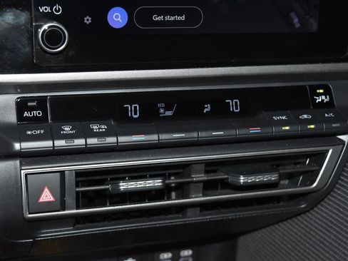 Used 2025 Toyota Camry SE image 11