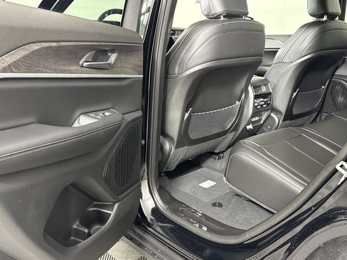 New 2025 Jeep Grand Cherokee Limited image 17