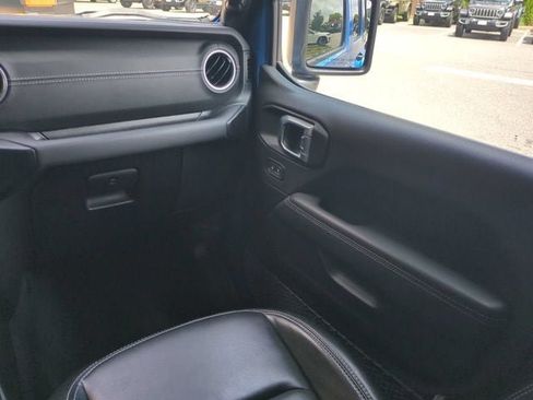 Used 2023 Jeep Wrangler Unlimited Sahara w/ Cold Weather Group AWD/4WD image 17