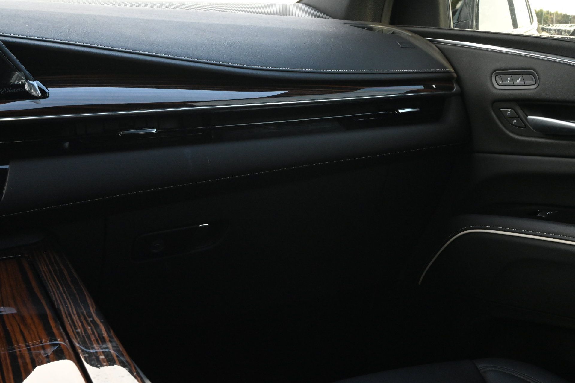 Certified 2024 Cadillac Escalade Luxury RWD image 8