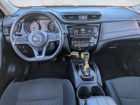 Used 2019 Nissan Rogue SV image 15